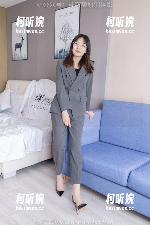 BoBoSocks袜啵啵 - 小甜豆的图集：黑丝油亮到发光，透明尖尖让人欲罢不能