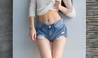 IMiss爱蜜社 – 有谁和我一样，在周于希的制服美图面前止不住炫耀？分享下我的脑海里的画面！