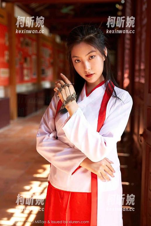 MiiTao蜜桃社 - 看陆萱萱Cecilia的“御姐”图包，我突然觉得自己好像也想试试！