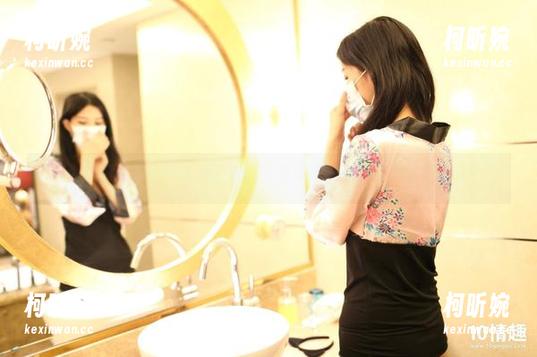 ROSI的胶带写真更新，你说这是束缚，还是自由的新定义？