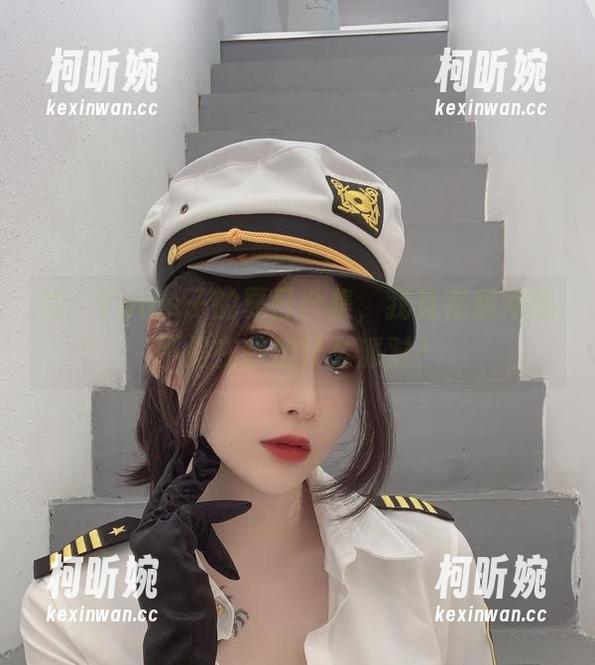哈，Vams子的夏日合集，我竟在想她是不是在参加什么派对？