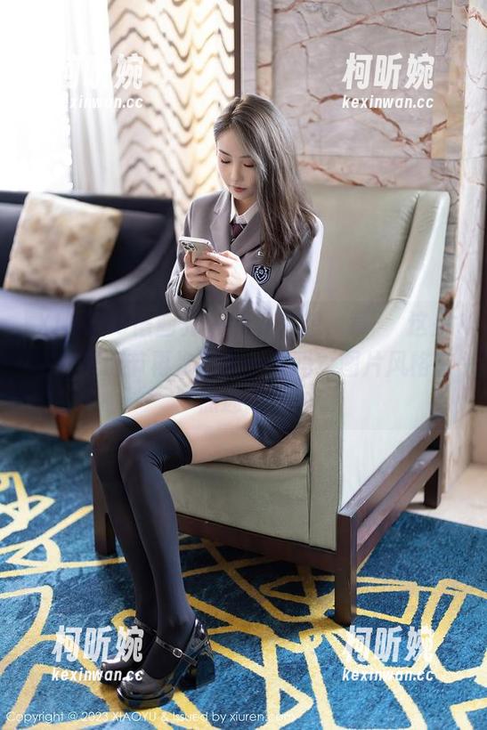 XIAOYU语画界 - 我就在想，章芃芃这是想把圣诞节再次定义一下吗？图片风格有点迷哦！