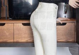 Xiuren秀人网 – 当高跟鞋“狠”到了极致，周于希dummy原图中每个角度都不容小觑。