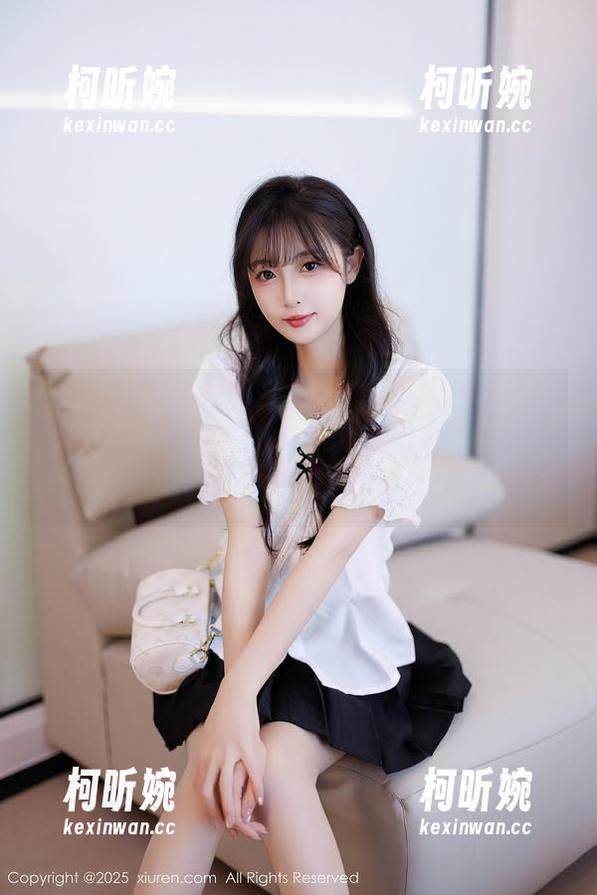 Xiuren秀人网 - 一言不合就来孟狐狸FoxYini的比基尼写真，图册里满满都是清凉。