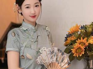 Xiuren秀人网 – 在线小小白思宜的制服Show，谁能拒绝这种诱惑？
