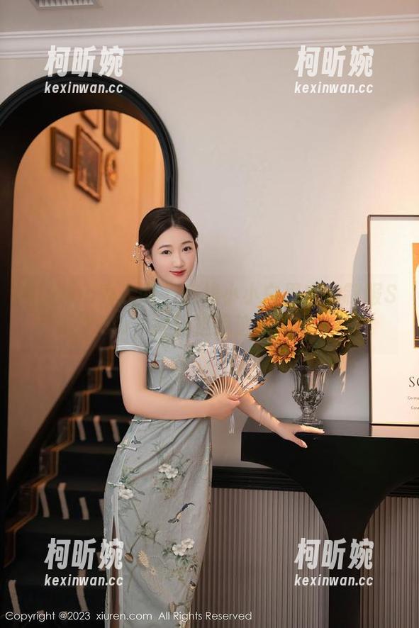 Xiuren秀人网 - 在线小小白思宜的制服Show，谁能拒绝这种诱惑？