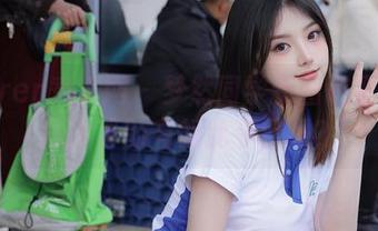Xiuren秀人网 – 梦然同学新图包更新：黑丝真的有如此夺目吗？