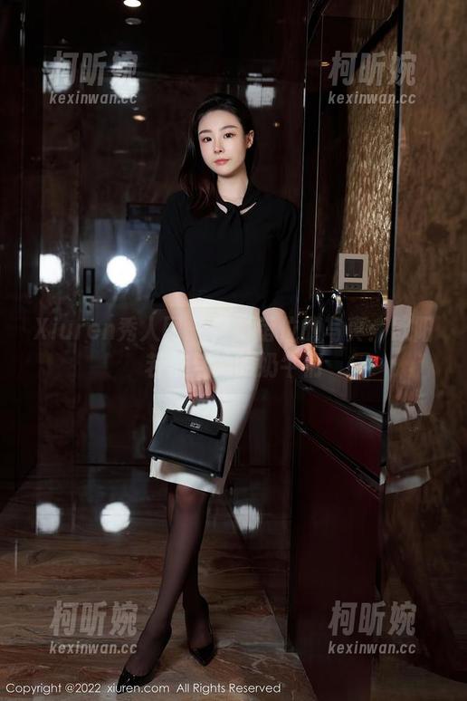 Xiuren秀人网-欧阳若依 Xiuren秀人网 - 维度错位的写真:欧阳若依与她的奶牛们