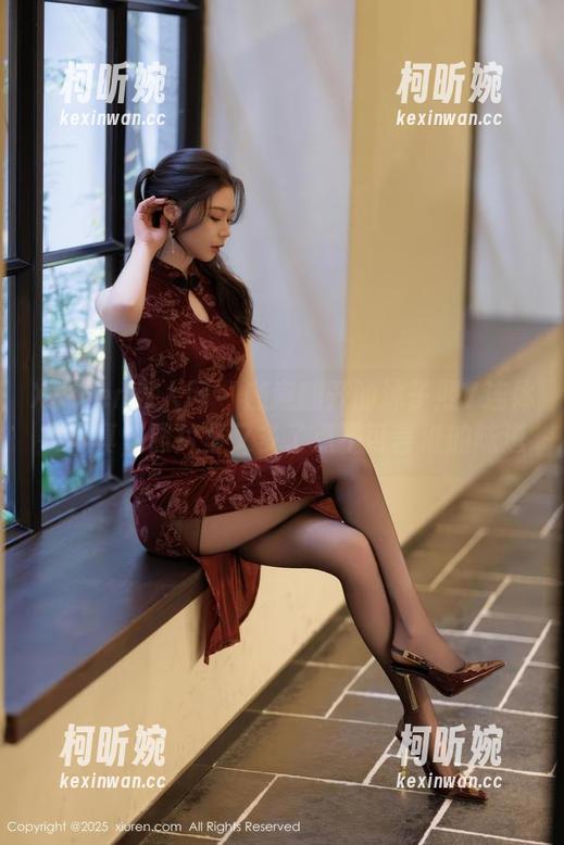 Xiuren秀人网 - 随意翻开的沐子熙V连体衣写真，照片里又多了点不可言说的味道