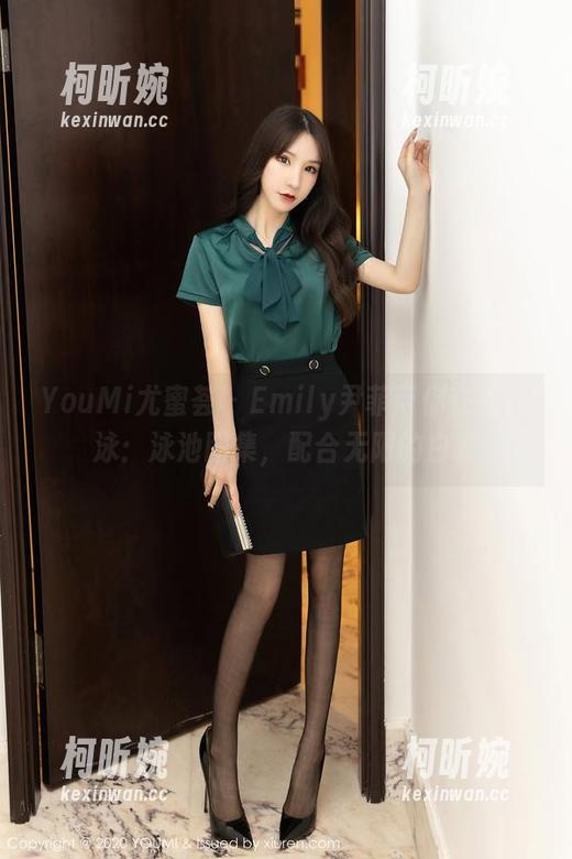YouMi尤蜜荟 - Emily尹菲带你在线游泳：泳池图集，配合无限的白眼