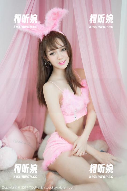 YouMi尤蜜荟 - 这件白衬衫就是lingyu69的魔法道具，其作品中总是潜藏着惊喜与思绪。