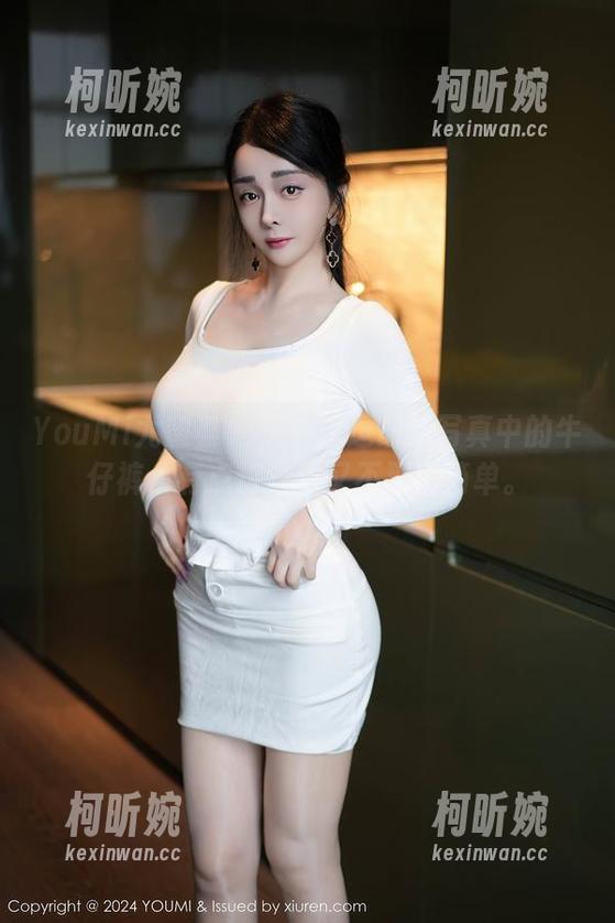 YouMi尤蜜荟-是小逗逗 YouMi尤蜜荟 - 是小逗逗最新写真中的牛仔裤,有点叛逆却又不那么简单。