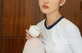 尤蜜荟的私拍图包：双娇就该这么有范儿！