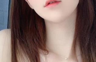 看了一小央泽的写真，脑海中总浮现出原图里的助理姐姐表情…