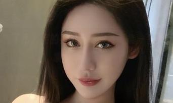微密圈 – 有了不爱笑的赛琳的秘密写真集，下载后你会想“哦，我懂了。”