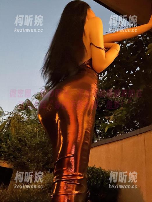 微密圈 - 婚纱图包：不爱笑的赛琳真的在这儿诠释“穿的不是衣服，是梦！”
