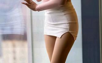 丽柜 – 诶，伊园的少女，你的原图似乎藏着心事，图册里全是悄悄话？