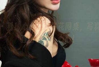 丽柜 – 看！心心的双生花同桌，写真精选直击你的小心心！