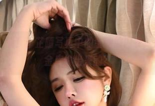 微密圈 – 看！于芷晴写真中的金灿灿内衣，是谁家的金库偷出来的？