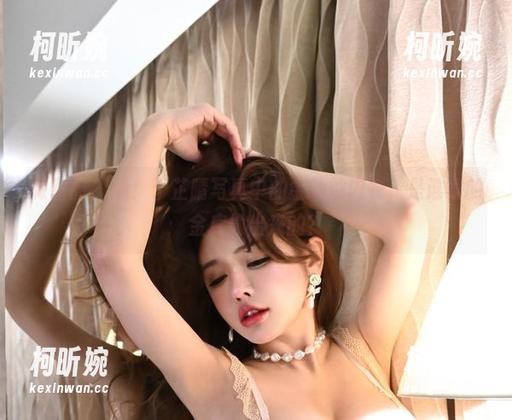 于芷晴 微密圈 - 看!于芷晴写真中的金灿灿内衣,是谁家的金库偷出来的?