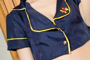 克拉女神 – 小芹的写真合集：连体衣篇，穿得像个萌娃，撑得起整个春天！