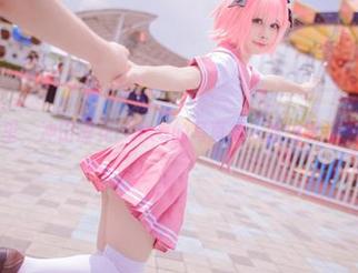 泡在浴缸里，冲田凛花rinka的写真集，水波荡漾满是乐趣！