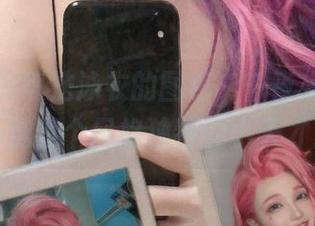 作品名为蒂法泳衣的图包，千夜未来果然不愧是个风格独特的小天才！
