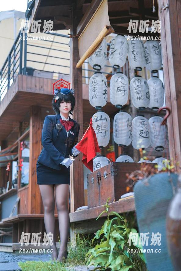半半子 曾经以为半半子不会这般,只见“花嫁”作品集亮相。