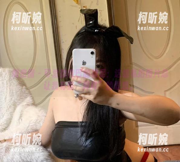 可爱的肉巴 微密圈 - 可爱的肉巴的裸足:这组私拍图片总让我有些“异样”的联想。
