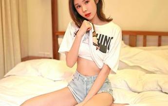 嗲囡囡 – 王婉悠Queen：修女风格的私房写真，意外给人一种别样的宁静。