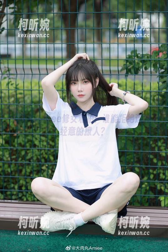 大肉丸Amiee修女私拍：谁能拒绝这种不经意的撩人？