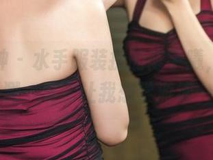 头条女神 – 水手服装扮的陈宇曦，图包水花四溅，看完让我想学游泳…呃！