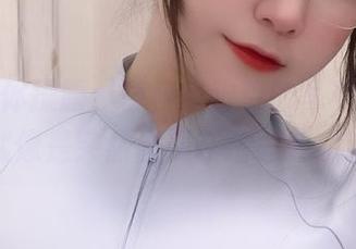浴场的体操服，奇行家狗崽的写真，它的风格就像是突然出现在路边的冰淇淋车