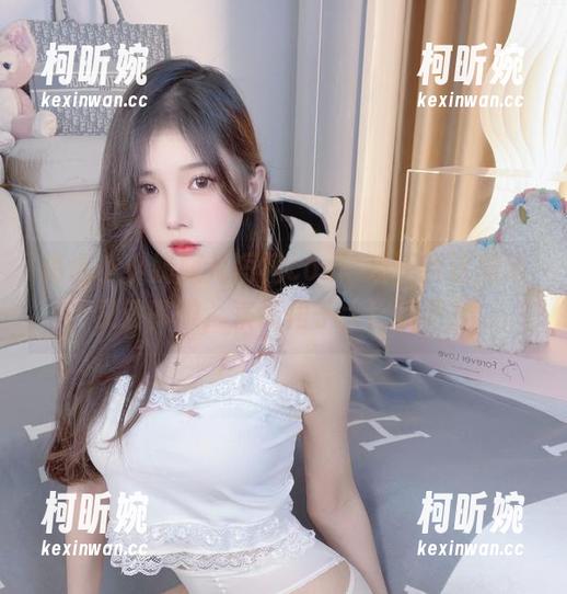 精选小小奶瓶儿短裙cos，反正我这周末又没事做，来场裙子大比拼吧！