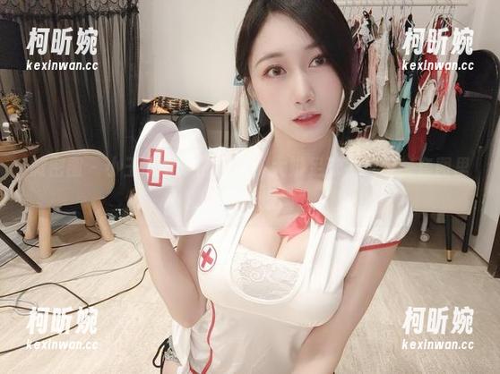 微密圈 - 小玉吃果冻的原图，大脚足球小舞步，套图里的一点点撩趣。