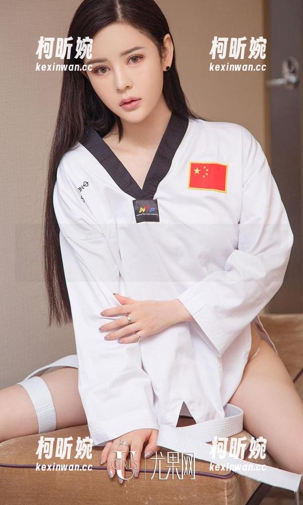 尤果网 - 童倩修女，原图中的影子拼凑出奇怪的合集