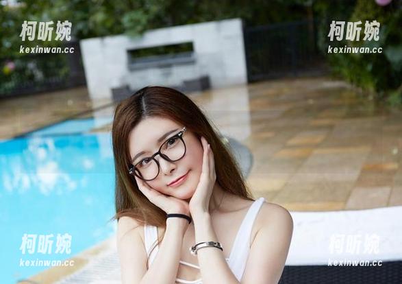尤物馆 - 合集中的高清毛衣，超级暖的FoxYini孟狐狸既可爱又迷人