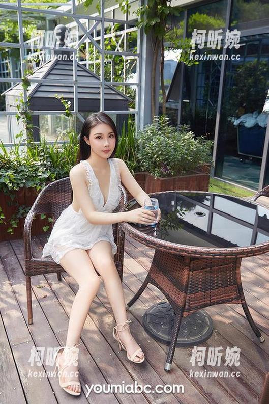尤蜜荟 - 张茜茹白丝图册，意外发现穿白丝其实是一种旅行！