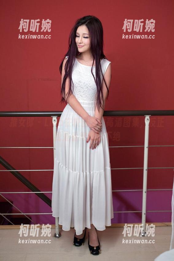 推女郎 - Lina在校园里的高清图集，反正我是看得绵绵不绝