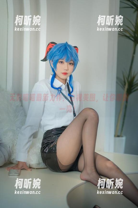 无影喵喵最新力作：白裙美图，让你眼前一亮！