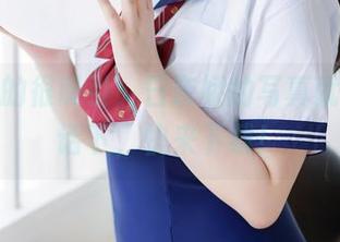 制服真的很吸引，日奈娇的写真就更不在话下，快来下载！
