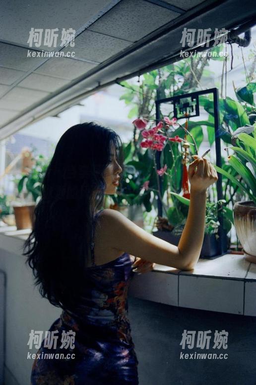 李嘉欣97 微密圈 - 当李嘉欣97穿上泳衣,随时都能成为泳池的风景线——高清宅男福利来了!