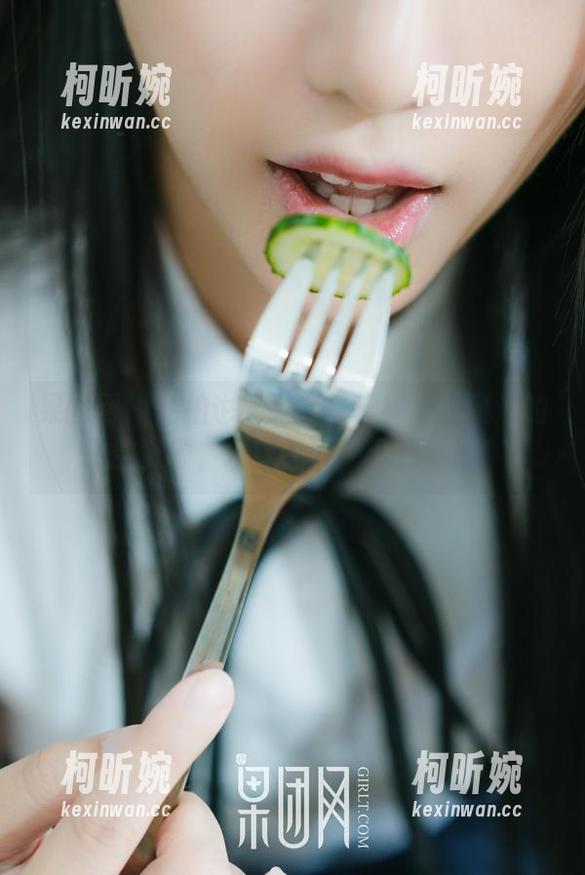 果团网-莫雅淇 果团网 - 私拍也能有新花样!看莫雅淇的镂空资源,乐趣无穷,无处不在!