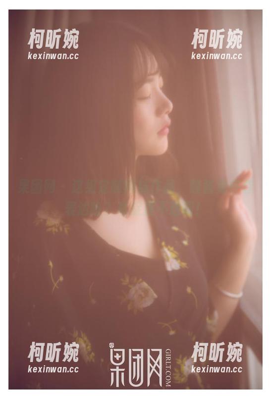 果团网-酸酱兔 果团网 - 这组定制网袜作品,酸酱兔在想表达啥?真捉摸不透啊!
