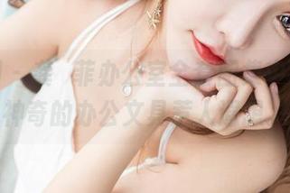 果团网 – 龚玥菲办公室全套图集中，那些神奇的办公文具惹人遐想。