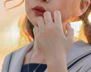 梨瑾瑾的水手服写真，怎么就突然让人想起海风和咸咸的味道了呢？