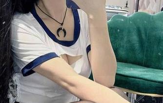 微密圈 – 私拍实录：当汤圆可甜了遇上死库水，默默地在水中凝视……真的蛮好唉。