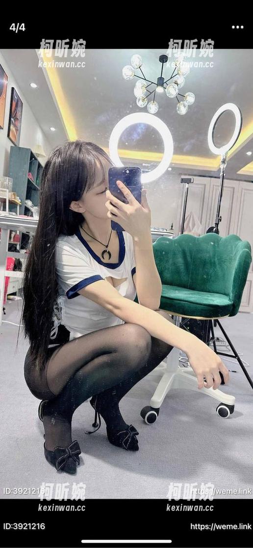 微密圈 - 私拍实录：当汤圆可甜了遇上死库水，默默地在水中凝视……真的蛮好唉。