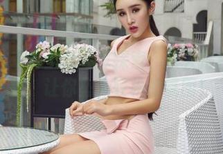 爱丝 – 索菲全套写真探索：双人搭档的趣味，让你坠入轻松的氛围！