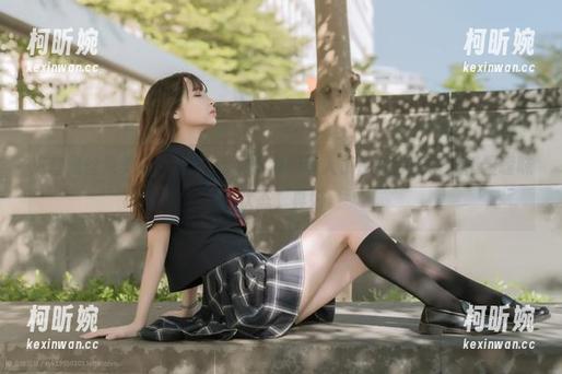 这套黑丝兔美图，疯猫ss又把我们带入了那种轻松却又稍显暧昧的状态，真好。